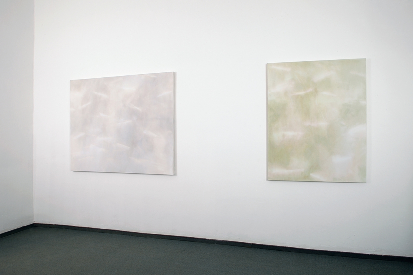 li: Märzhimmellichtgrau, 2012. Acryl/LW, 120 x 150 cm; re: Lichtstille (Duftjasmin), 2012. Acryl/LW, 125 x 100 cm