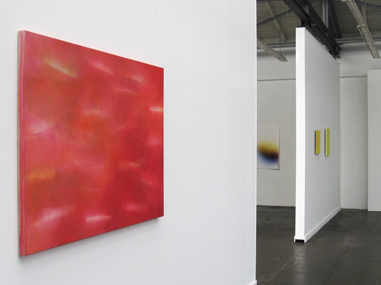 Red Story, 2014. Acryl/ Nessel, 95 x 130 cm, li: SF/ Mitte: Hannah A. Hovermann/ re: KP Kremer