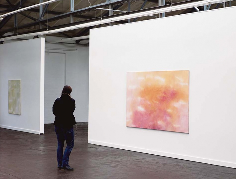 li: lichtstille (Duftjasmin), 2012. 125 x 100 cm; re. Lichtspuren (Sweetheart), 2010. 140 x 221 cm