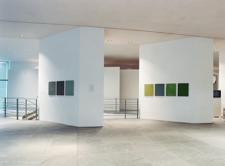 7 Elemente aus der Serie \"Vier mal X mal Grün\", 2001. Je: Acryl/BW, 60 x 50 cm